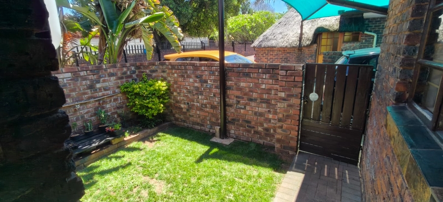 2 Bedroom Property for Sale in Geelhoutpark North West